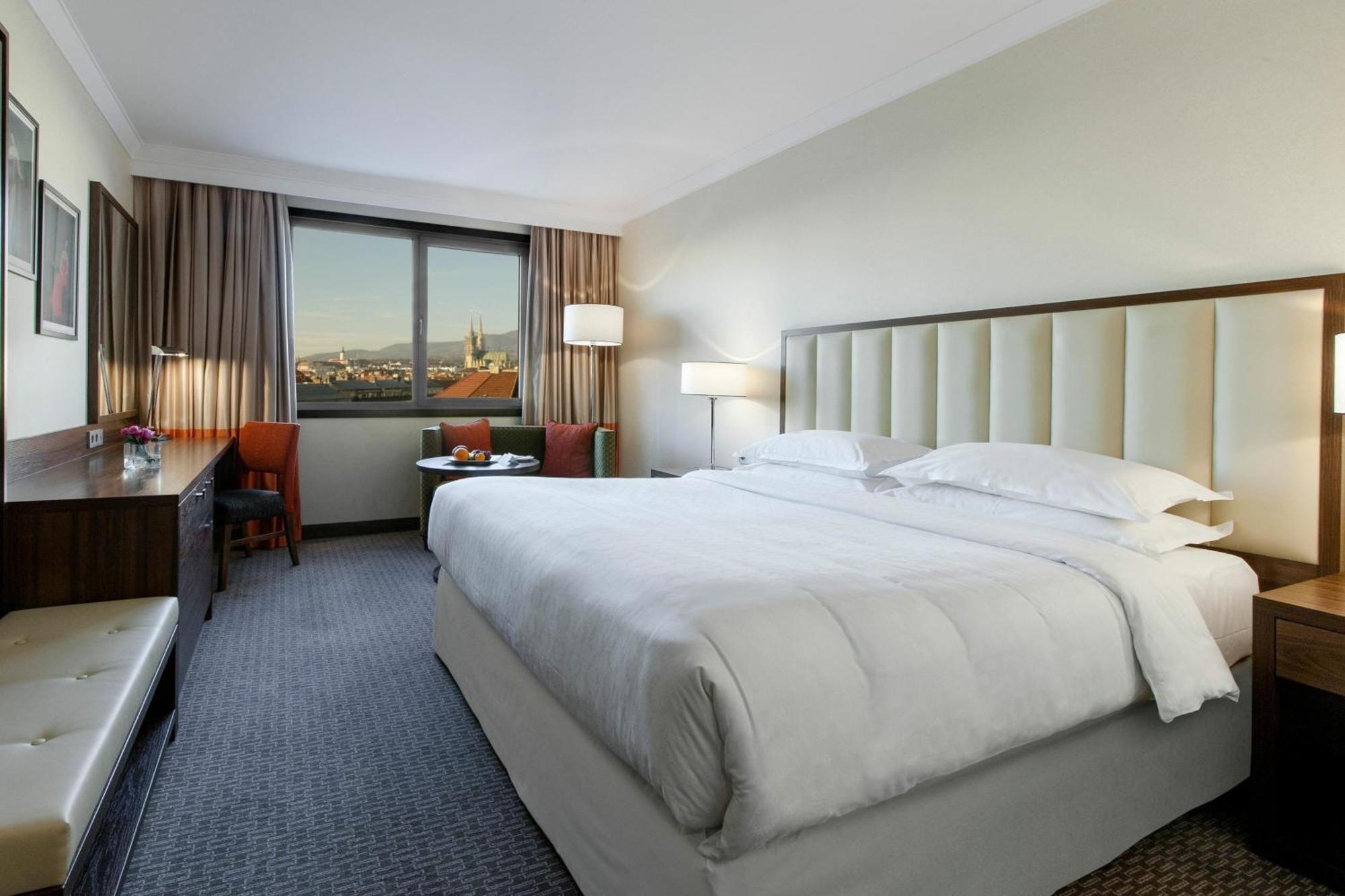 โรงแรมเชอราตัน ซาเกรบ ซาเกร็บ ภายนอก รูปภาพ A guest room at the Hilton San Francisco